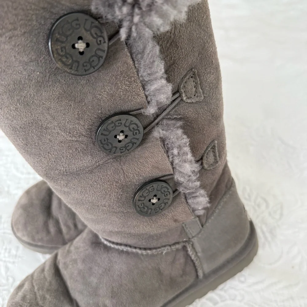 UGG Bailey Button Triplet II Winter Boots Size 6